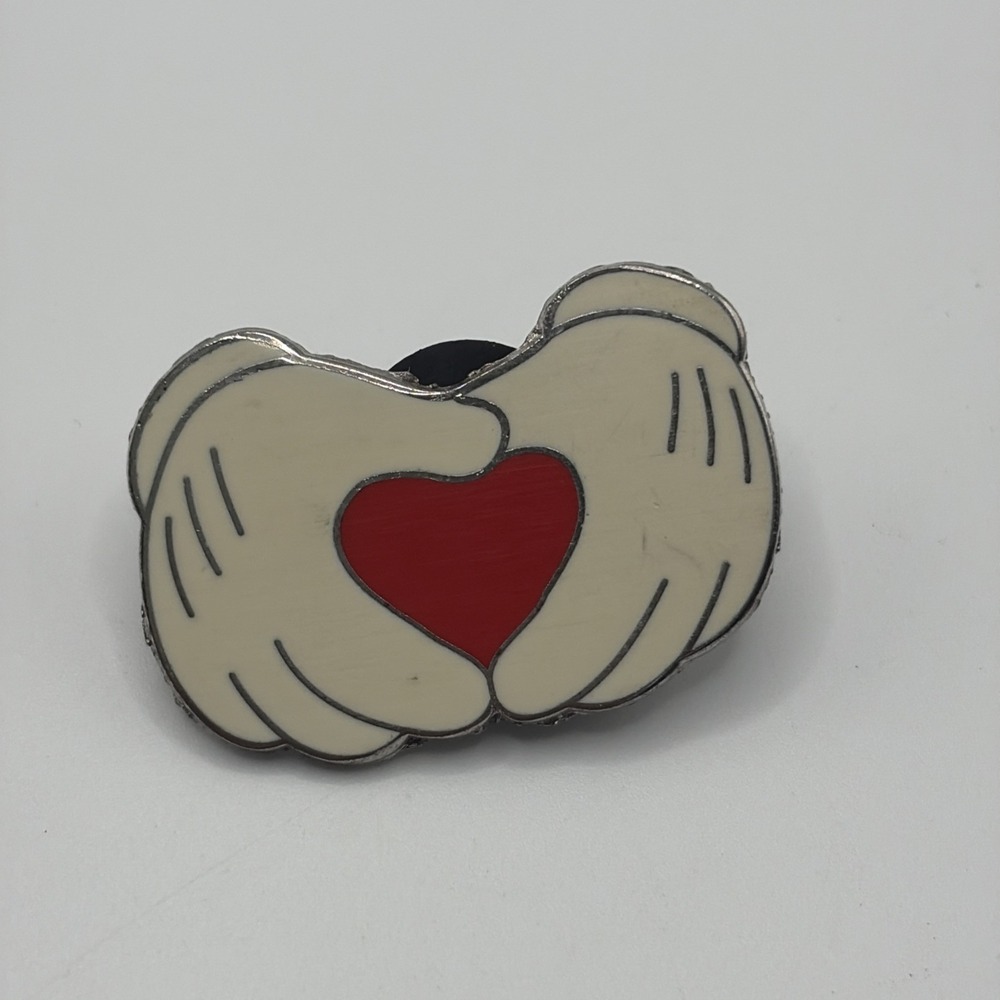 Authentic Disney Pin Collectible Mickey Mouse Hands Heart Disneyland 2002 Love
